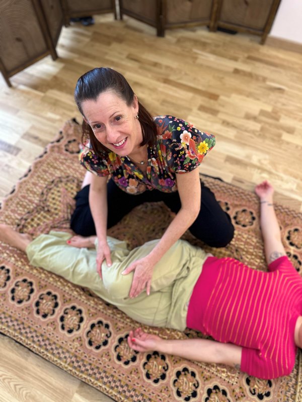 Shiatsu des méridiens de la jambe – Centre de massages-bien-être Le Monde Sensible Montpellier