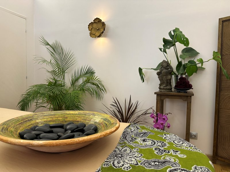 Pierres chaudes basalte volcanique  pour le Massage polynésien hawaïen – Le Monde Sensible Montpellier