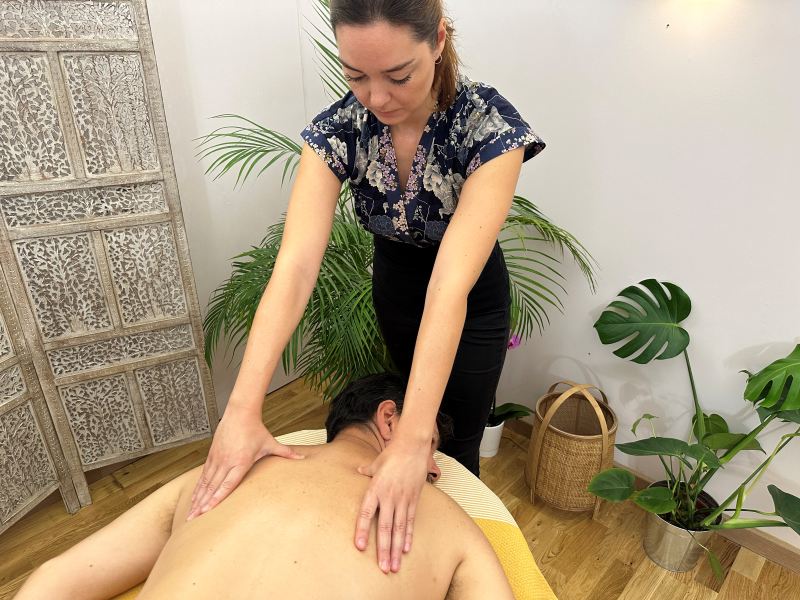 Compression de Points gâchettes ou Trigger point sur les muscles Paravertébraux – Le Monde Sensible Montpellier