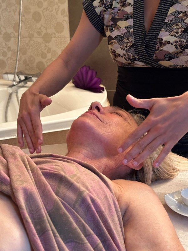 Massage lifting anti-âge visage kobido – Le Monde Sensible Montpellier