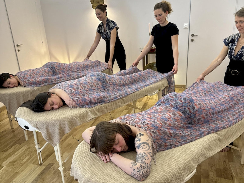 Massage trio entre amies, copines, best friends - Le Monde Sensible Montpellier