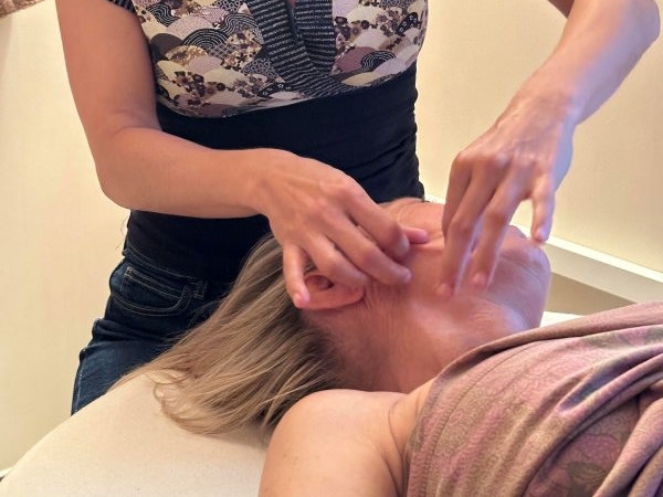 Cure de massages lifting anti-âge visage kobido – Le Monde Sensible Montpellier